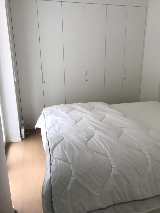 Zilverzand aan zee - frontaal zeezicht Koksijde Buitenkant foto