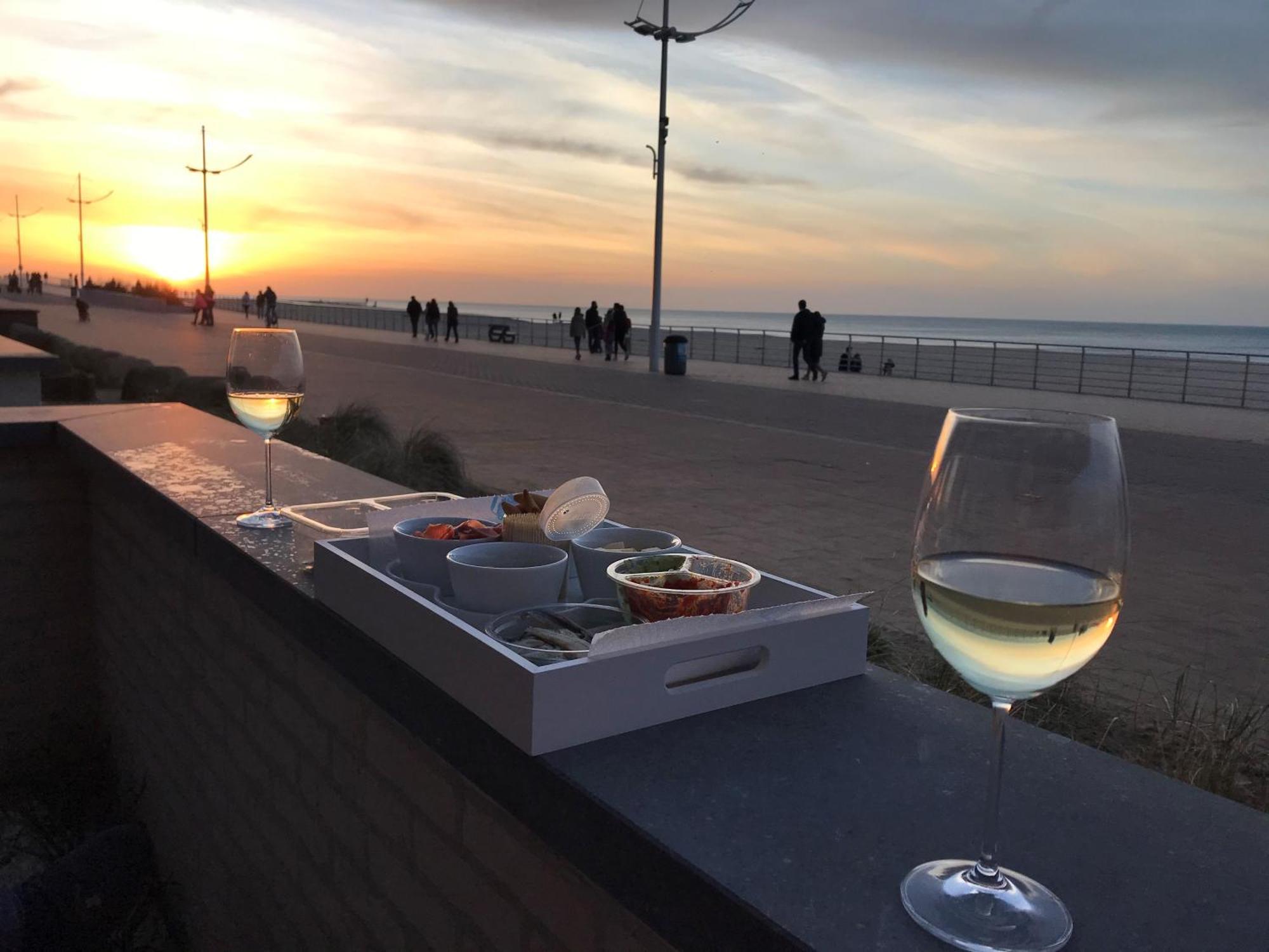 Zilverzand aan zee - frontaal zeezicht Koksijde Buitenkant foto